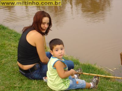 Foto - 09-10-2004-Murilo_&_Michela_pescando.jpg